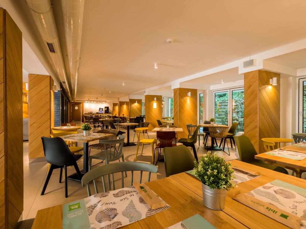 Ibis Styles Golden Sands Roomer Hotel Bagian luar foto