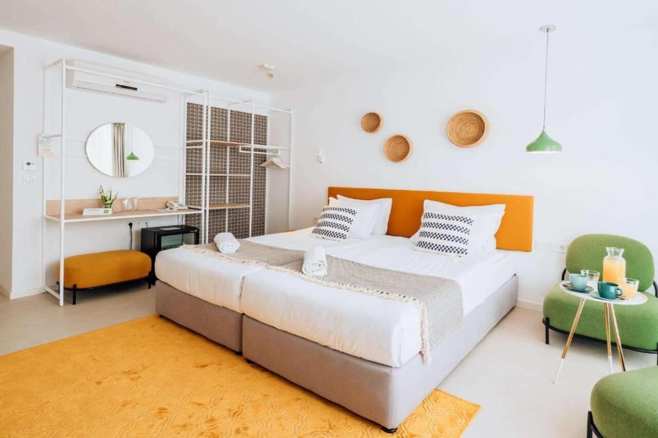 Ibis Styles Golden Sands Roomer Hotel Bagian luar foto