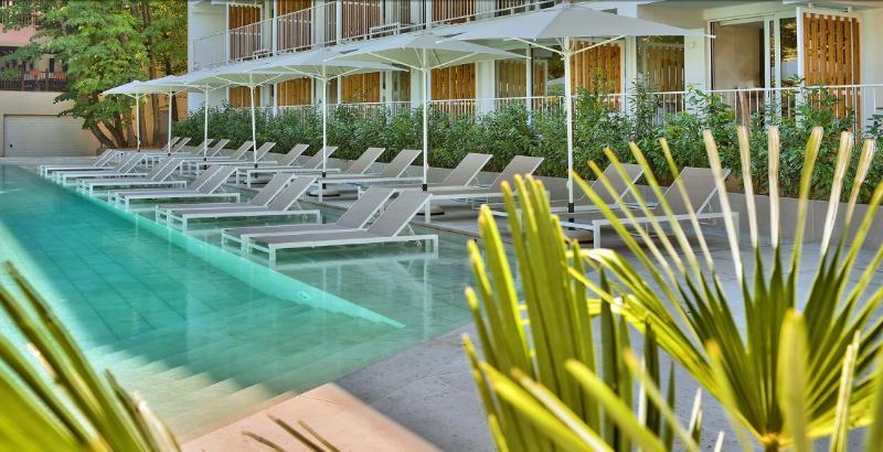 Ibis Styles Golden Sands Roomer Hotel Bagian luar foto